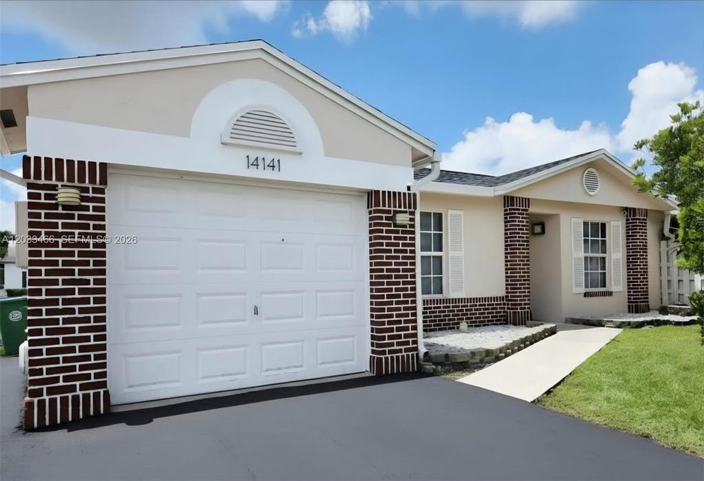 14141 Langley Place, Davie, FL 33325