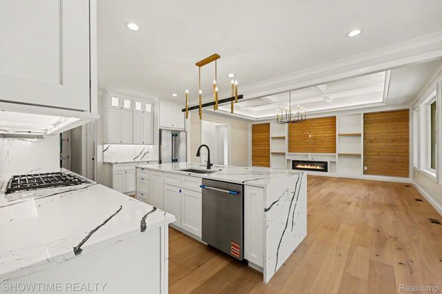 11695 ENCORE Drive, Shelby Charter Township, MI 48315