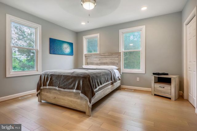 2841 MILLS AVE NE, Washington, DC 20018