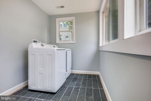 2841 MILLS AVE NE, Washington, DC 20018