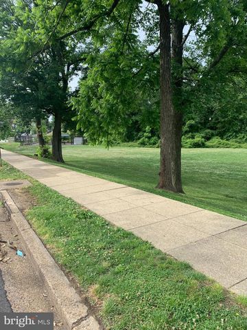 2841 MILLS AVE NE, Washington, DC 20018
