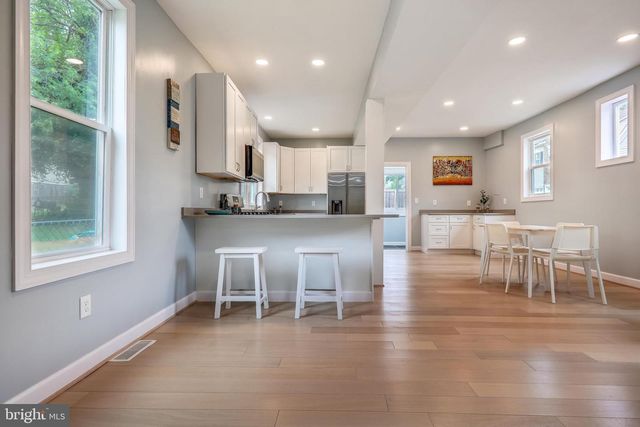 2841 MILLS AVE NE, Washington, DC 20018