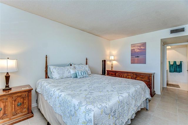 5220 BRITTANY DRIVE S 807, St Petersburg, FL 33715