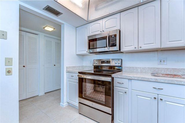 5220 BRITTANY DRIVE S 807, St Petersburg, FL 33715