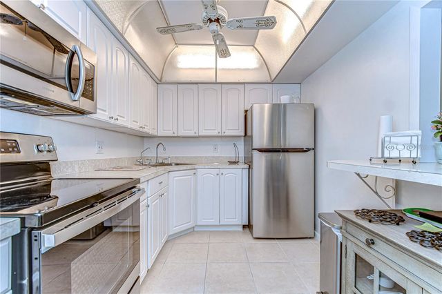 5220 BRITTANY DRIVE S 807, St Petersburg, FL 33715