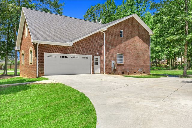 181 Ethridge Way, Hartwell, GA 30643