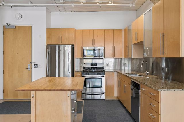 225 9th Street E 304, Saint Paul, MN 55101