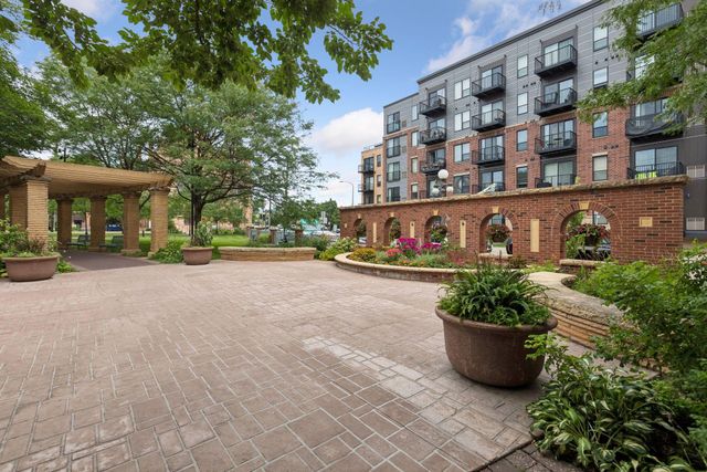 225 9th Street E 304, Saint Paul, MN 55101