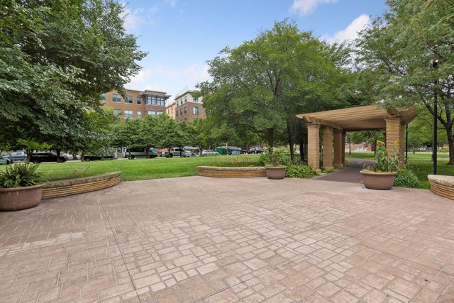225 9th Street E 304, Saint Paul, MN 55101