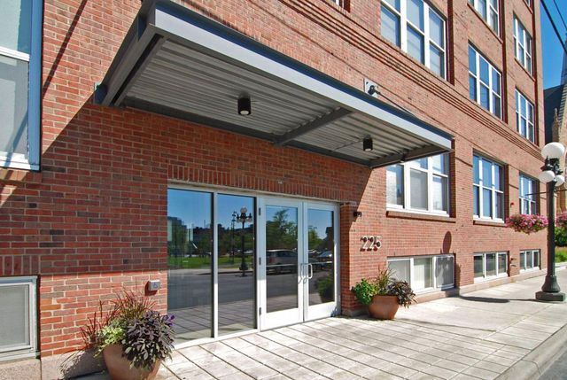 225 9th Street E 304, Saint Paul, MN 55101