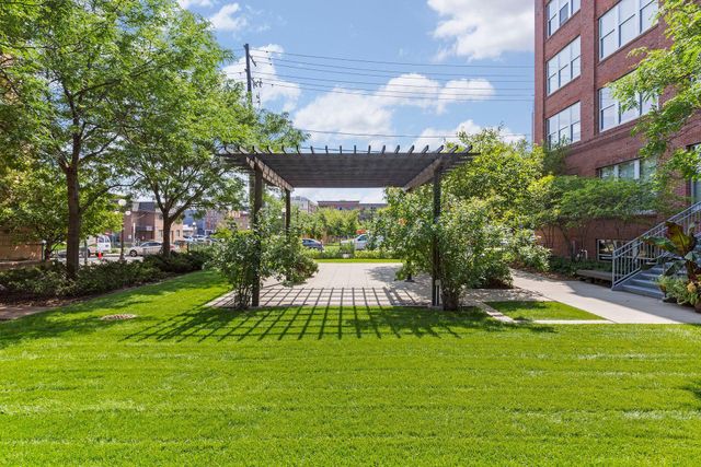 225 9th Street E 304, Saint Paul, MN 55101