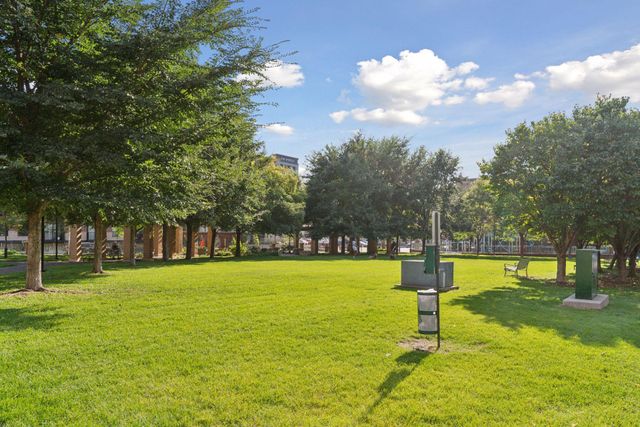 225 9th Street E 304, Saint Paul, MN 55101