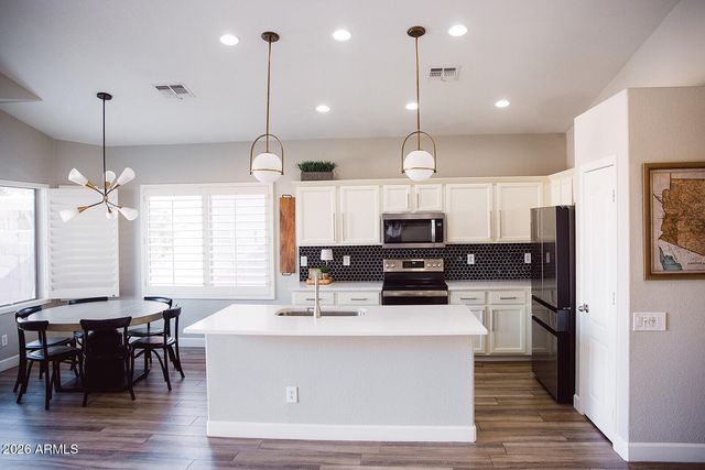 4612 E Mountain Vista Drive, Phoenix, AZ 85048