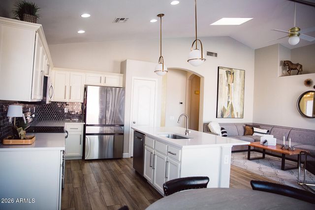 4612 E Mountain Vista Drive, Phoenix, AZ 85048