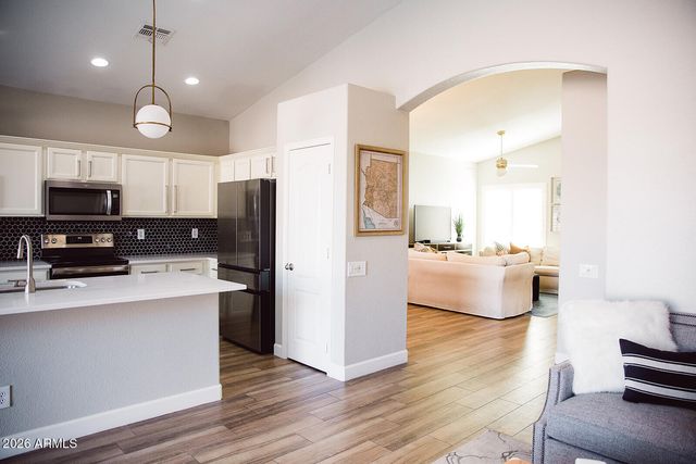 4612 E Mountain Vista Drive, Phoenix, AZ 85048