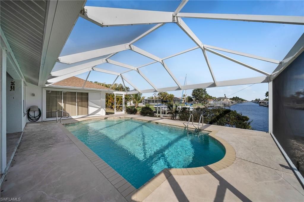 Image 11 of property listing at 2041 SE 16th ST, Cape Coral, FL 33990