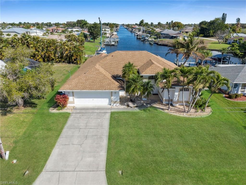 Image 2 of property listing at 2041 SE 16th ST, Cape Coral, FL 33990
