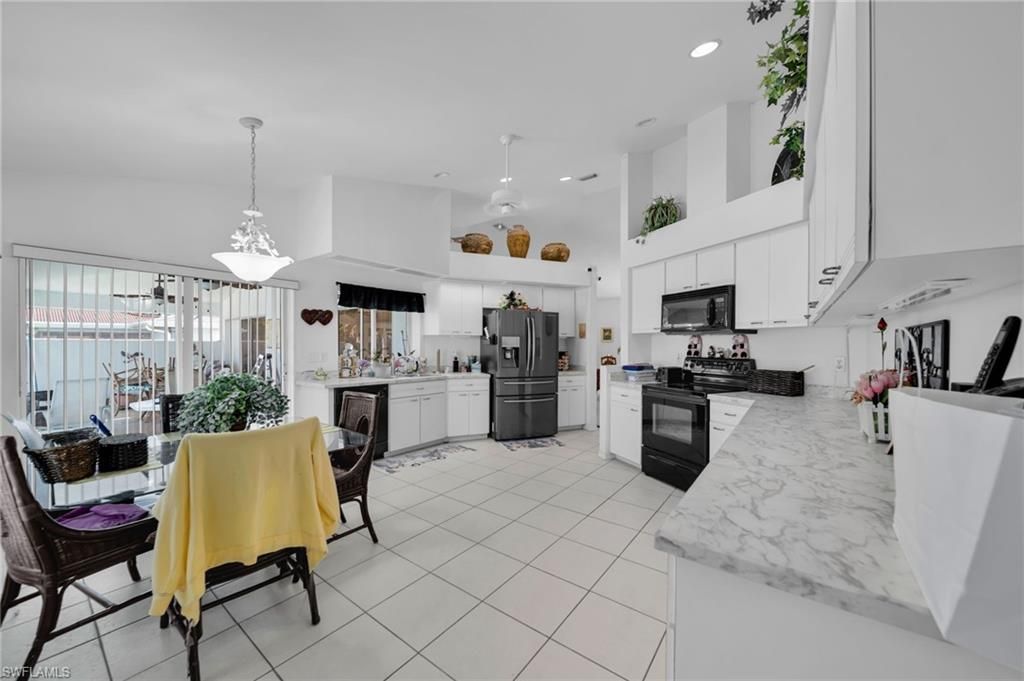 Image 24 of property listing at 2041 SE 16th ST, Cape Coral, FL 33990