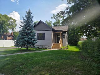 327 Lincoln Avenue, Woodstock, IL 60098