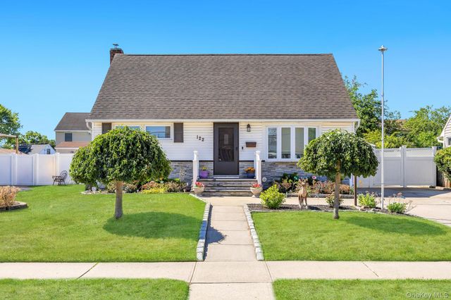 122 Lambert Avenue, Farmingdale, NY 11735