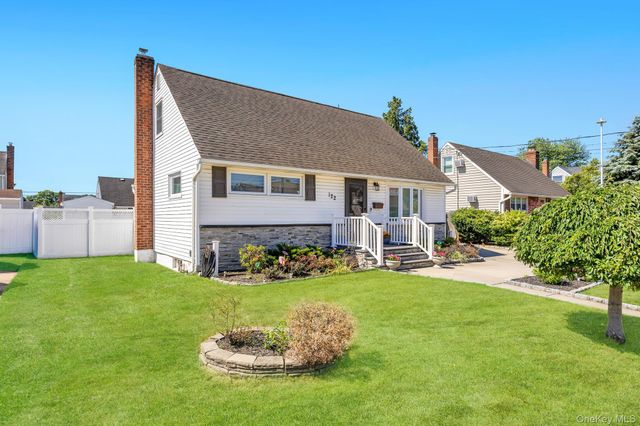 122 Lambert Avenue, Farmingdale, NY 11735