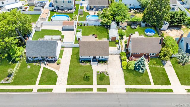 122 Lambert Avenue, Farmingdale, NY 11735