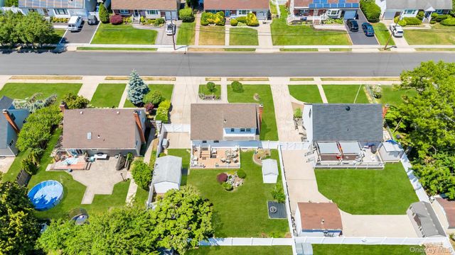 122 Lambert Avenue, Farmingdale, NY 11735
