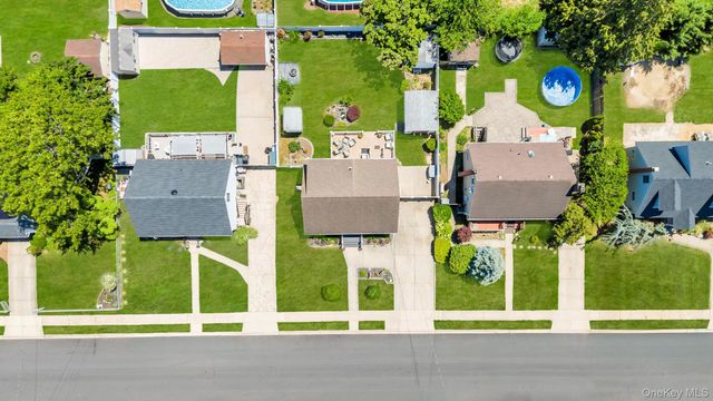 122 Lambert Avenue, Farmingdale, NY 11735
