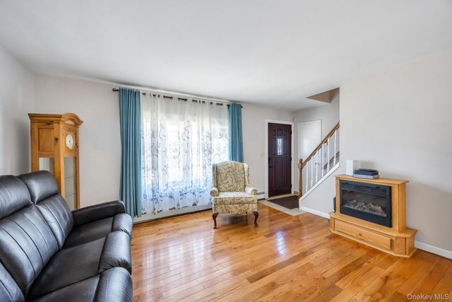 122 Lambert Avenue, Farmingdale, NY 11735