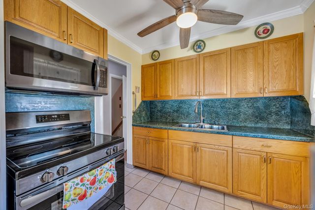 122 Lambert Avenue, Farmingdale, NY 11735