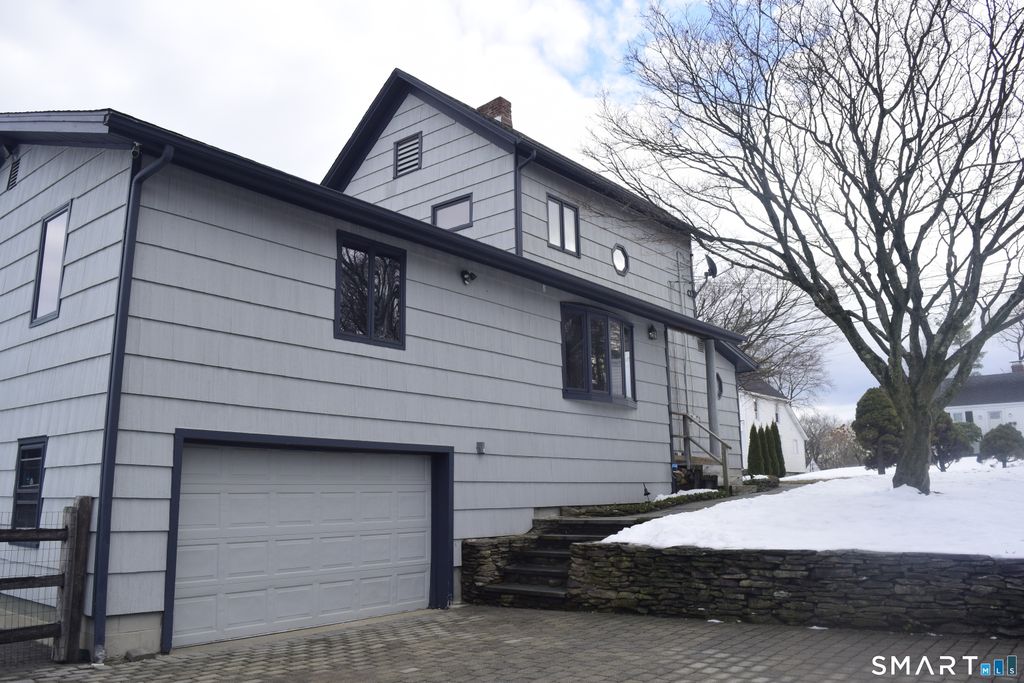 9 Blaine Street, Danbury, CT 06810