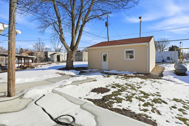 104 S Broad Street, Mooreland, IN 47360