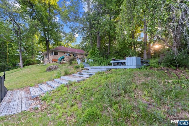 20 Bunn Road, Hamburg, NJ 07419