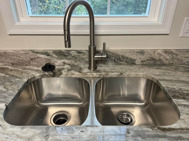 216 THOMPSON ST, Staunton, VA 24401