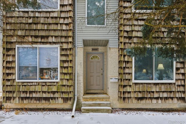 22227 E 11 Mile, St. Clair Shores, MI 48081