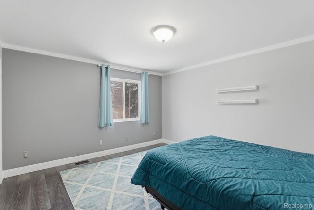 22227 E 11 Mile, St. Clair Shores, MI 48081