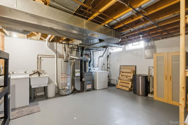 22227 E 11 Mile, St. Clair Shores, MI 48081