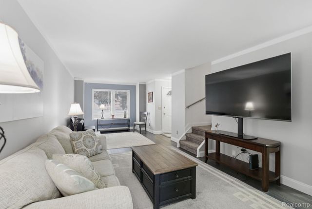 22227 E 11 Mile, St. Clair Shores, MI 48081