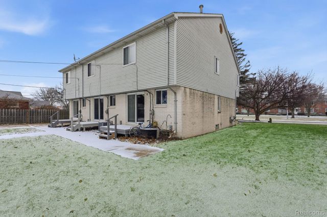 22227 E 11 Mile, St. Clair Shores, MI 48081