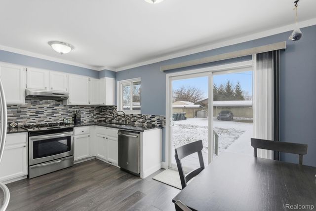 22227 E 11 Mile, St. Clair Shores, MI 48081