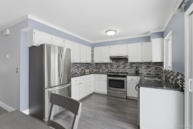 22227 E 11 Mile, St. Clair Shores, MI 48081