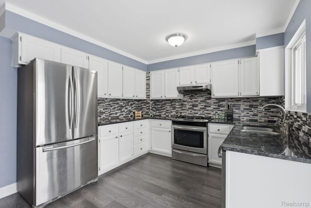 22227 E 11 Mile, St. Clair Shores, MI 48081