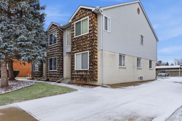 22227 E 11 Mile, St. Clair Shores, MI 48081