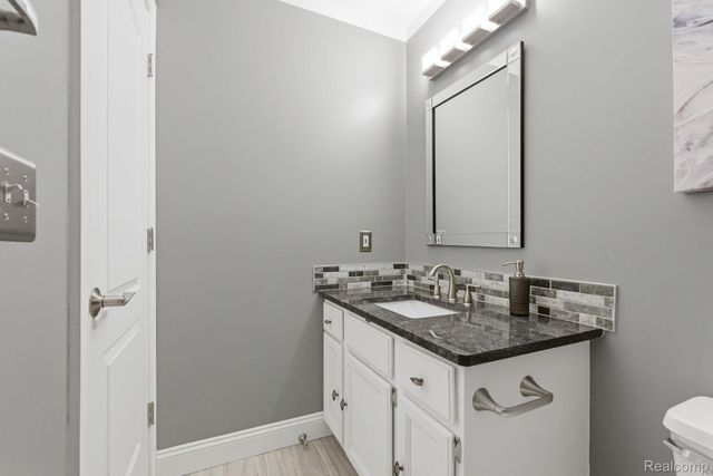 22227 E 11 Mile, St. Clair Shores, MI 48081