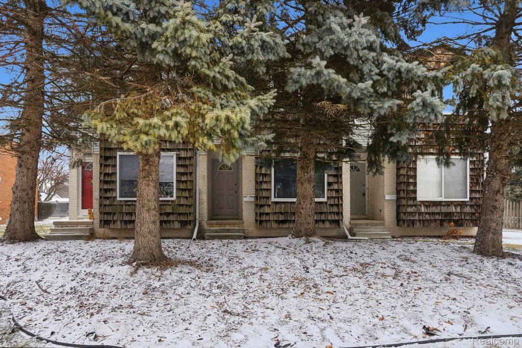 22227 E 11 Mile, St. Clair Shores, MI 48081