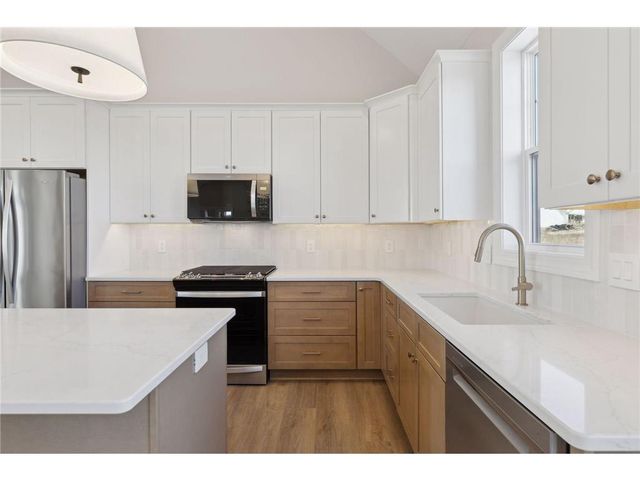 610 Field Point Street, Roberts, WI 54023