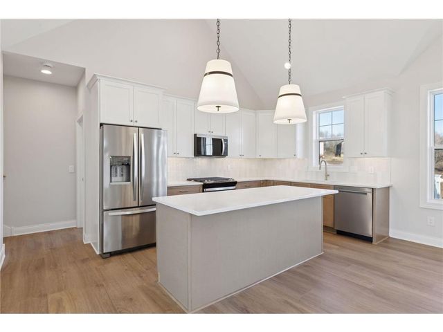 610 Field Point Street, Roberts, WI 54023