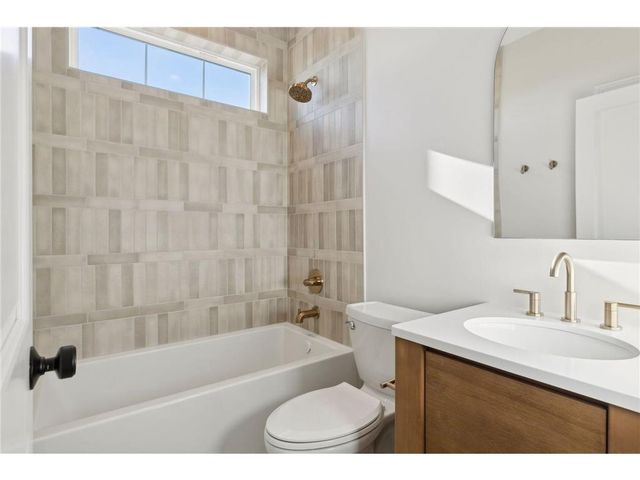 610 Field Point Street, Roberts, WI 54023