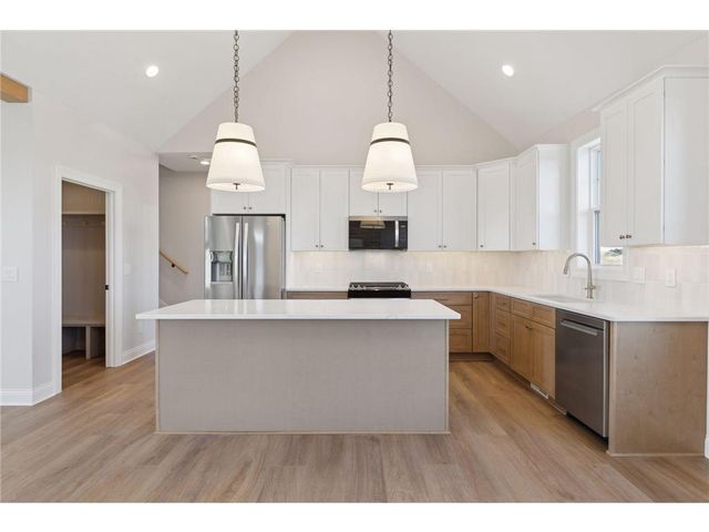 610 Field Point Street, Roberts, WI 54023