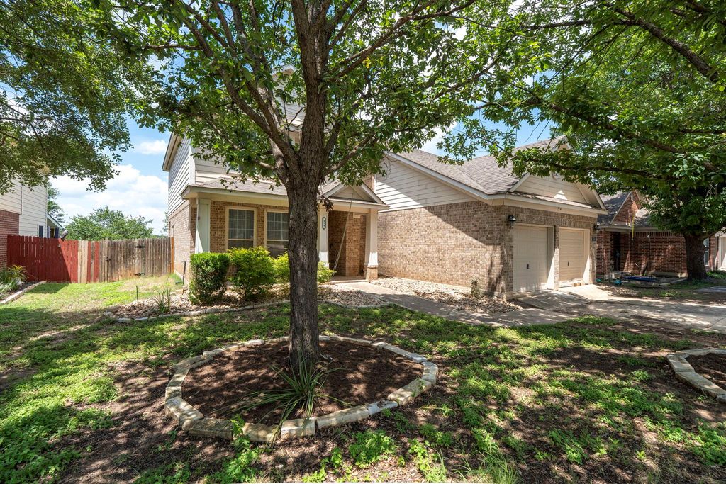 454 Fall CIR, Kyle, TX 78640